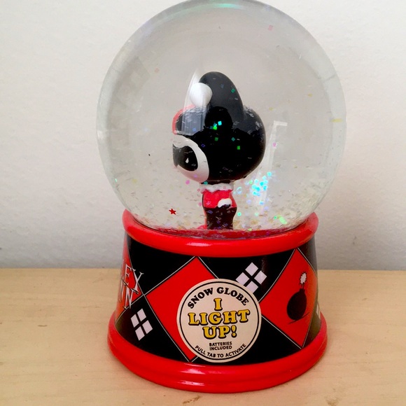 Harley Quinn collectible light up snow globe - Picture 2 of 2